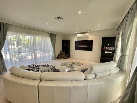 Luxury Family Poolside Villa Brighton Beach - Tourism Noosa 2