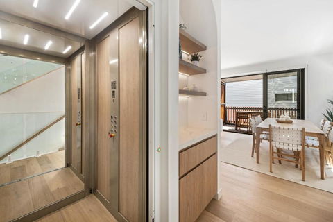 Luxury Retreat New Villa 17, Hastings St - Tourism Noosa 3