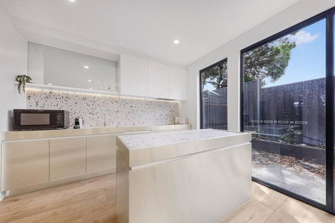 Mia-2B2B-Exceptional Style Living In Brighton East - Tourism Noosa 3