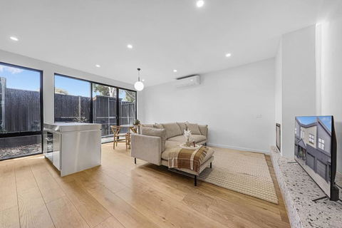 Mia-2B2B-Exceptional Style Living In Brighton East - Tourism Noosa 0