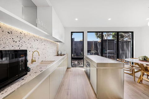 Mia-2B2B-Exceptional Style Living In Brighton East - Tourism Noosa 2