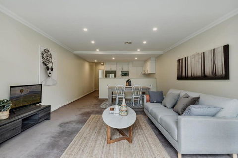 Modern Apartment In The Heart Of Canberra - Tourism Noosa 2