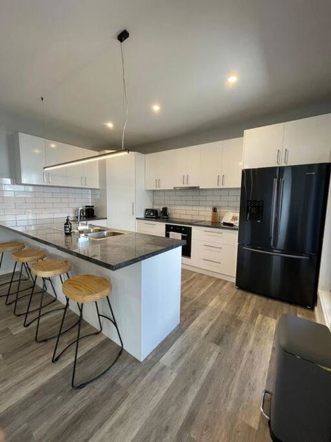 Modern Home Away From Home - Tourism Noosa 2