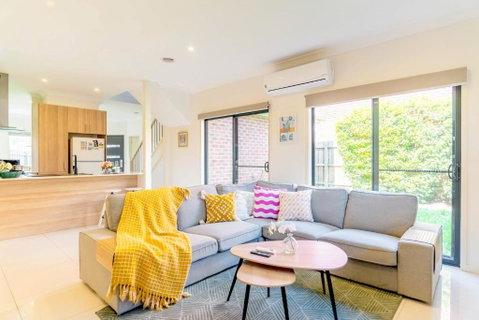 Modern Home In Central Oakleigh East - Tourism Noosa 0