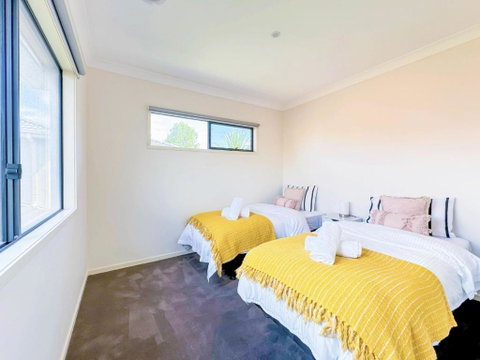 Modern Home In Central Oakleigh East - Tourism Noosa 2
