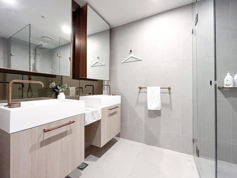 Modern Luxury 2B2B Sky Garden SmartTV - Tourism Noosa 1
