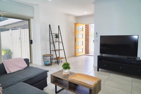 Modern Style Unit 2 Deer Park - Tourism Noosa 0