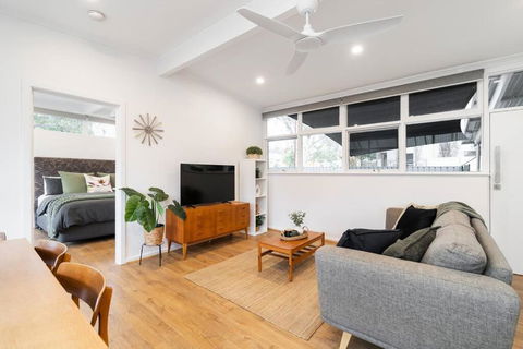 Modern Stylish Self-contained Apartment - Tourism Noosa 0