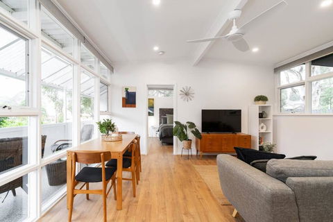 Modern Stylish Self-contained Apartment - Tourism Noosa 1