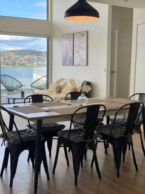 Modern Villa With Water View - Tourism Noosa 0