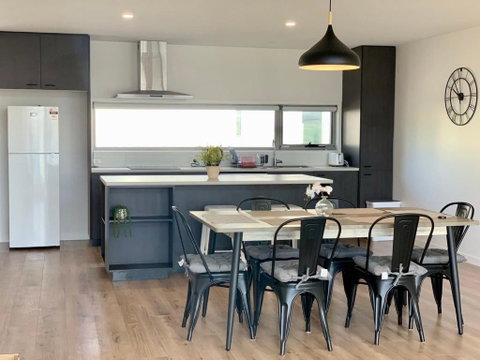 Modern Villa With Water View - Tourism Noosa 1