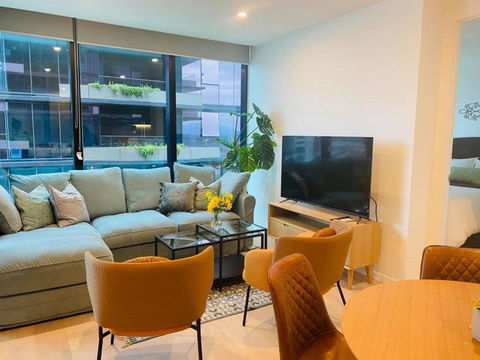 Moody Moon Apartment @ Sky Garden - Glen Waverley - Tourism Noosa 2