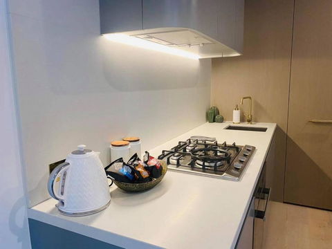 Moody Moon Apartment @ Sky Garden - Glen Waverley - Tourism Noosa 3