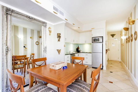 Nautical Romance, In The Heart Of Noosa - Tourism Noosa 2