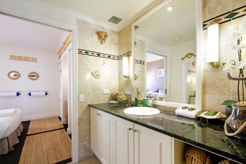 Nautical Romance, In The Heart Of Noosa - Tourism Noosa 3