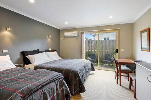 Motel Strahan - Tourism Noosa 0