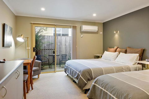 Motel Strahan - Tourism Noosa 2