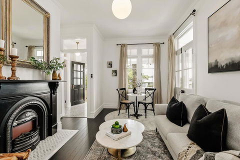 Narraweema Guesthouse - Historic Luxury BnB Retreat - Tourism Noosa 0