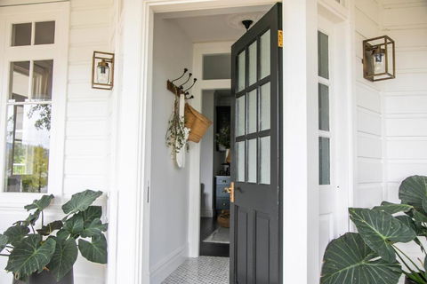 Narraweema Guesthouse - Historic Luxury BnB Retreat - Tourism Noosa 2