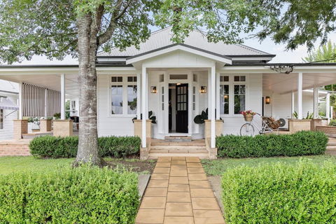 Narraweema Guesthouse - Historic Luxury BnB Retreat - Tourism Noosa 1