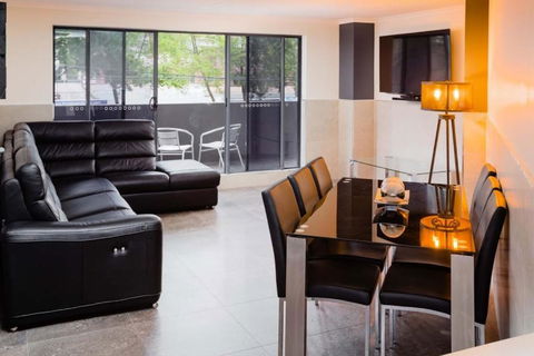 Nautilos On The Harbour - Tourism Noosa 2