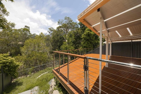 NEW 3BR Serene Creekside Retreat In Helensvale - Tourism Noosa 0