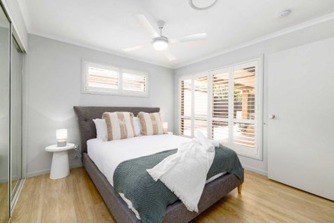NEW 3BR Serene Creekside Retreat In Helensvale - Tourism Noosa 1