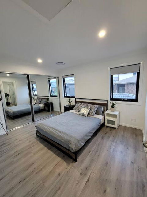 New 5 Bedroom House In Rousehill - Tourism Noosa 1