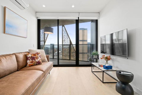 NEW Skyline View Luxury Apt Homey Heart Of ADL - Tourism Noosa 0