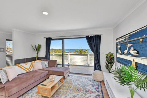 New Property Seabreeze Bungalow - Lakeview Sunset Delight At Sunshine On Lake Macquarie - Tourism Noosa 2