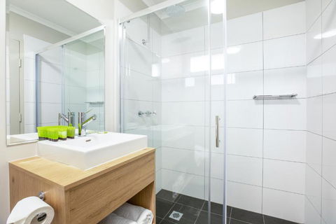 Nightcap At The Charles Hotel - Tourism Noosa 2