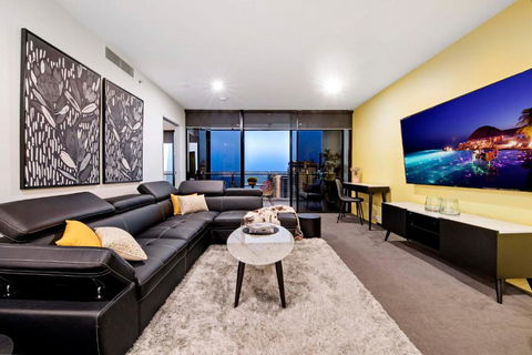 OCEAN VIEW - One Bedroom Spa Apartment - Circle On Cavill - Self Contained, Privately Managed - Tourism Noosa 1