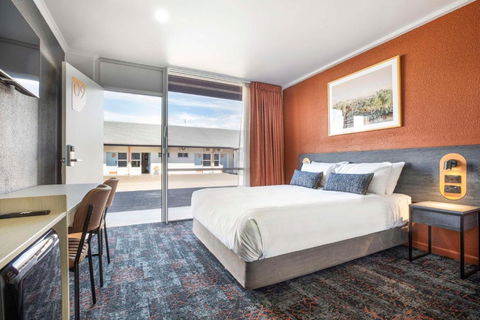 Nightcap At Horse & Jockey Hotel Warwick - Tourism Noosa 0