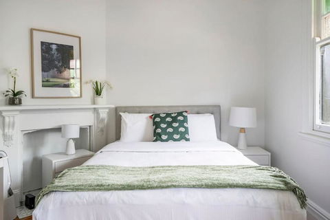 Newtown Nest - Chic Terrace Living Off King Street - Tourism Noosa 1