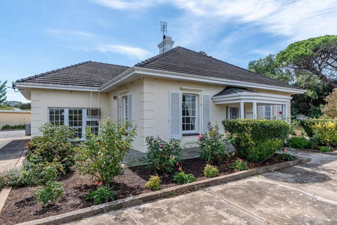 Normanville, Large Historic Three Bedroom Home - Tourism Noosa 0