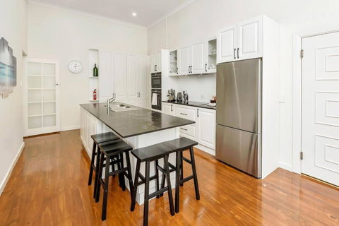 Normanville, Large Historic Three Bedroom Home - Tourism Noosa 2