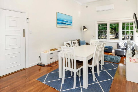 Normanville, Large Historic Three Bedroom Home - Tourism Noosa 3