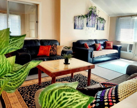 Oakwood House - Entire House Rental - 5 Bedrooms With Netflix And WiFi - Tourism Noosa 3