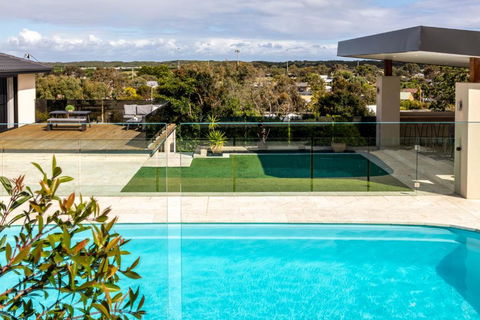OASIS ON SUNSET - Tranquility Close To The Ocean - Tourism Noosa 0