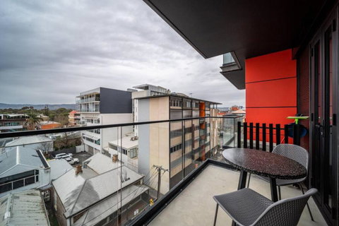 Obsidian On Flinders St 1BR Designer East End - Tourism Noosa 3