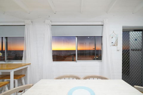 OCEA84 - Quinns Beach Shack: Ocean Views - Tourism Noosa 1