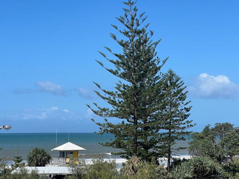 Ocean View - Alexandra Headlands Beachfront Unit - Tourism Noosa 3