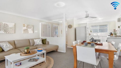 Ocean Blue Apartment Five - Tourism Noosa 0