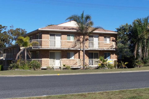 Ocean Breeze 4 - Bring Your Own Linen. - Tourism Noosa 0