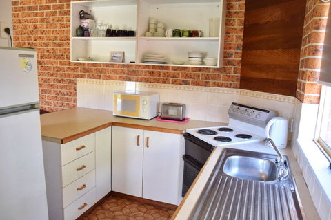 Ocean Breeze 4 - Bring Your Own Linen. - Tourism Noosa 1