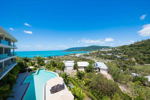 Ocean Dreams On Airlie - Premiere - Tourism Noosa 1