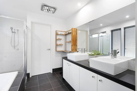 Ocean Escape - 600m To Beach - Tourism Noosa 3