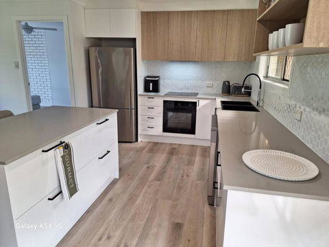 Ocean Shores 4 Bedroom House - Tourism Noosa 1