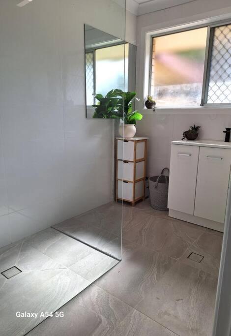 Ocean Shores 4 Bedroom House - Tourism Noosa 2