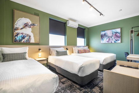 Nightcap At Pritchards Hotel - Tourism Noosa 1